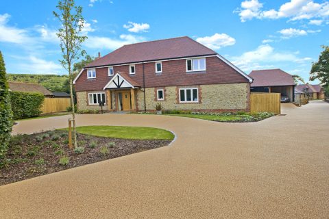 Resin Bound Stone driveway Product Autumn Gold gravel