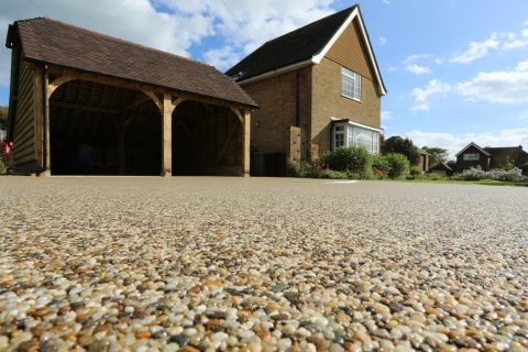 Resin Bound Stone Driveway in Brighton Summer Pearl gravel
