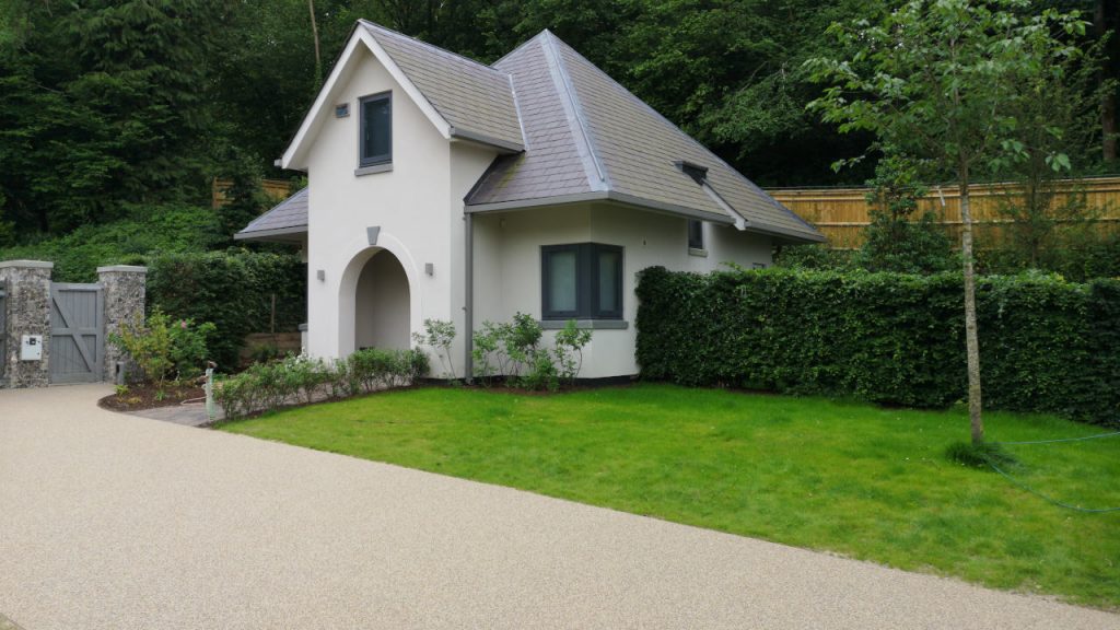 Resin Bound Stone Driveway in London White marble gravel